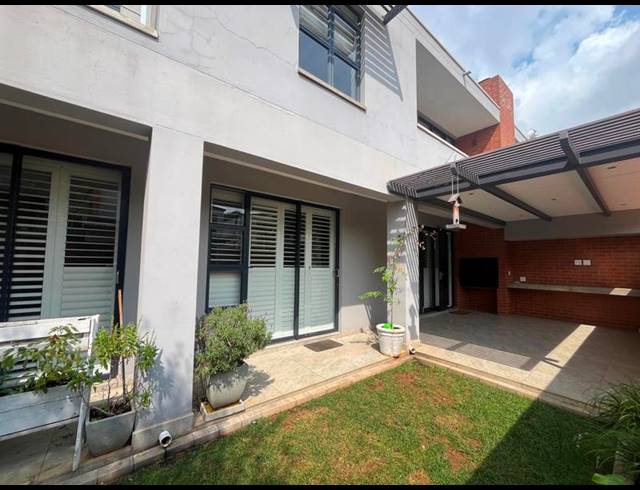 3 BEDROOM PROPERTY TO RENT IN MENLO PARK